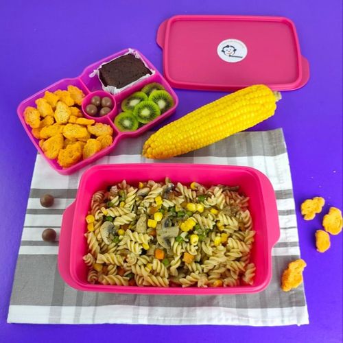 Banana Divided 2 Levels Lunch Box - 1.5 L - (1 Piece) - Pink